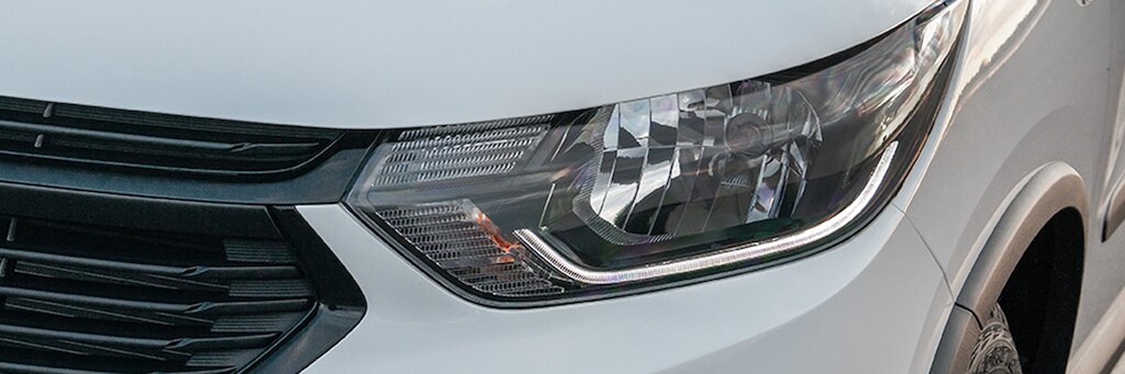 Farol frontal do SUV Chevrolet Spin Activ