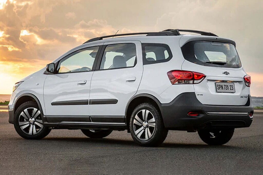 Lateral esquerda do SUV Chevrolet Spin Activ