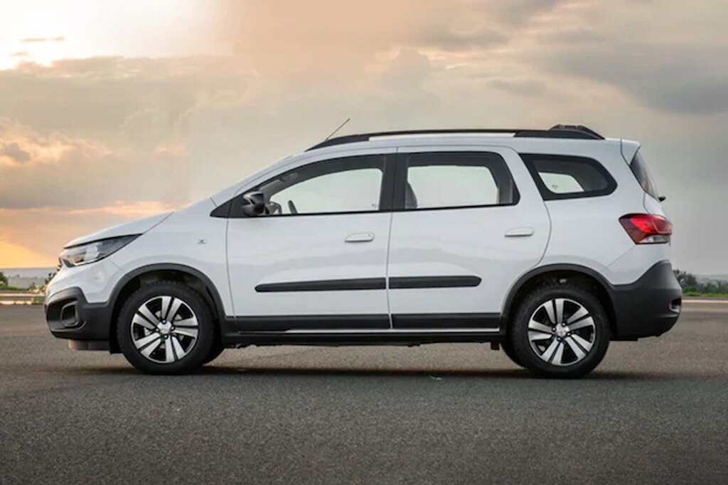 Lateral do Chevrolet Spin Activ
